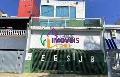 Imagem: O depósito possui 5 Vagas na garagem e 145m² de Área e está