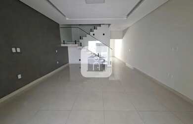 Imagem: A casa possui 3 Dormitórios, 3 Banheiros, 2 Vagas na garagem