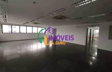 Imagem: O depósito possui 5 Vagas na garagem e 243m² de Área e está