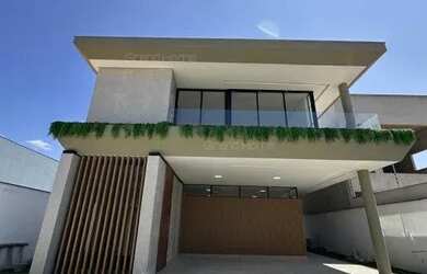 Imagem: A casa possui 4 Dormitórios, 3 Banheiros, 2 Vagas na garagem