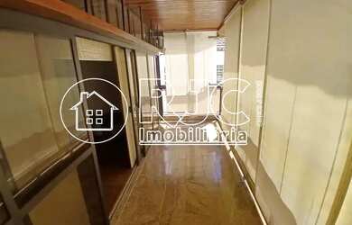 Imagem: O apartamento possui 3 Dormitórios, 4 Banheiros, 2 Vagas na