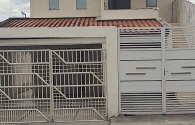 Imagem: A casa à venda possui 5 Dormitórios, 4 Banheiros, 2 Vagas