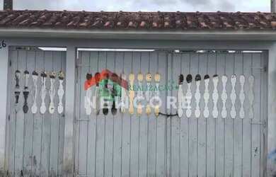 Imagem: A casa possui 4 Dormitórios, 2 Banheiros, 5 Vagas na garagem