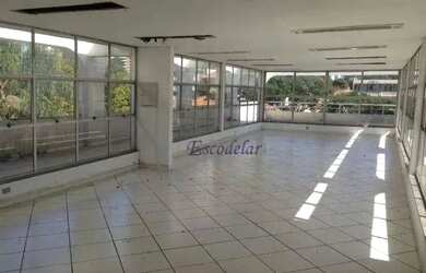 Imagem: O depósito possui 4 Vagas na garagem e 1000m² de Área e está