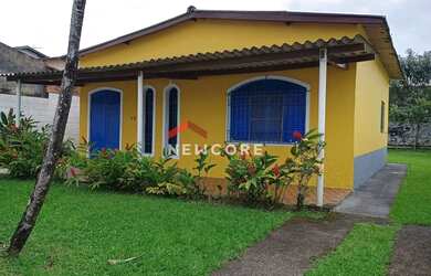 Imagem: A casa possui 3 Dormitórios, 3 Banheiros, 2 Vagas na garagem