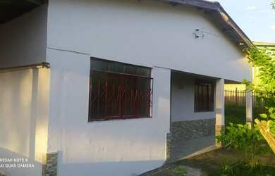 Imagem: A casa possui 3 Dormitórios, 1 Banheiro e está localizado