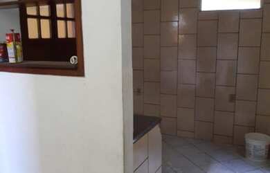 Imagem: A casa possui 3 Dormitórios, 2 Banheiros, 1 Vaga na garagem