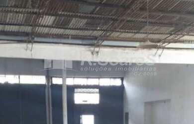 Imagem 2: LOJA GRANDE, VAZIA, EM QUINTINO BOCAIÚVA, RUA GOIÁS