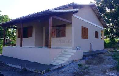 Imagem: A casa possui 2 Dormitórios, 2 Banheiros, 2 Vagas na garagem