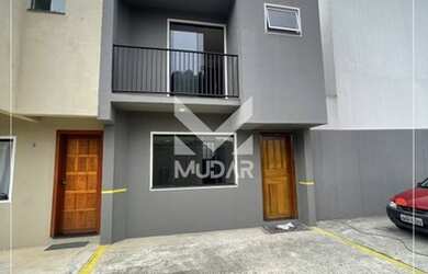 Imagem: A casa possui 2 Dormitórios, 2 Banheiros, 1 Vaga na garagem