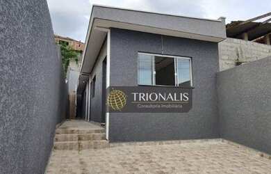 Imagem: A casa possui 2 Dormitórios, 2 Banheiros, 2 Vagas na garagem