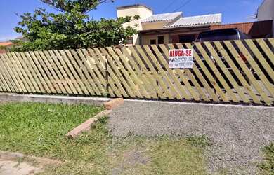 Imagem: A casa possui 3 Dormitórios, 1 Banheiro, 3 Vagas na garagem