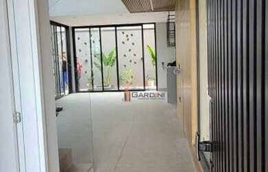 Imagem: A casa em condomínio possui 5 Dormitórios, 4 Banheiros, 230m²