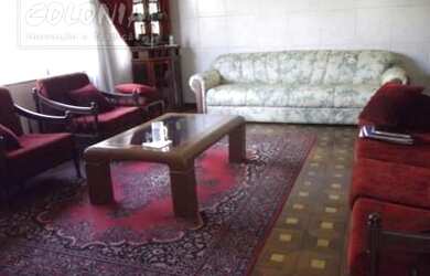 Imagem: A casa possui 3 Dormitórios, 2 Banheiros, 5 Vagas na garagem