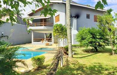 Imagem: A casa em condomínio possui 4 Dormitórios, 5 Banheiros, 5