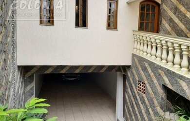 Imagem: A casa possui 3 Dormitórios, 1 Banheiro, 5 Vagas na garagem