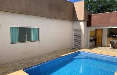 Imagem: A casa em condomínio possui 3 Dormitórios, 3 Banheiros, 4