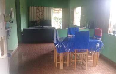 Imagem: A casa possui 2 Dormitórios e 1 Banheiro e está localizado