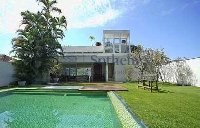 Imagem: A casa em condomínio possui 4 Dormitórios, 5 Banheiros, 5