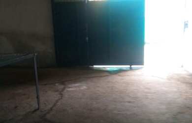 Imagem 2: Alugo galpão 800. 