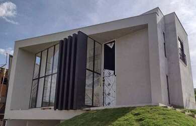 Imagem: A casa em condomínio possui 4 Dormitórios, 5 Banheiros, 4