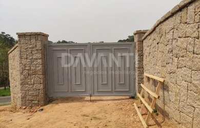 Imagem: A casa possui 3 Dormitórios, 4 Banheiros, 4 Vagas na garagem