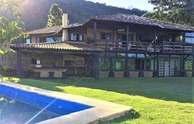 Imagem 4: Casa no alto da encosta com vista mar