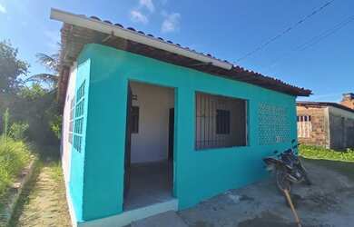 Imagem: A casa possui 2 Dormitórios, 1 Banheiro, 1 Vaga na garagem