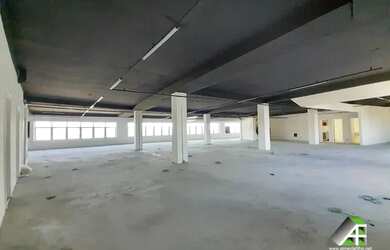 Imagem: O depósito possui 5 Vagas na garagem, 850m² de Área e está