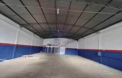 Imagem: O depósito possui 3 Vagas na garagem, 647m² de Área e está