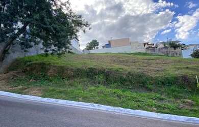 Imagem: O terreno possui 450m² de Área e está localizado em Villaggio