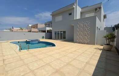 Imagem: A casa em condomínio possui 3 Dormitórios, 5 Banheiros, 3