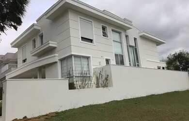 Imagem: A casa em condomínio possui 4 Dormitórios, 5 Banheiros, 4