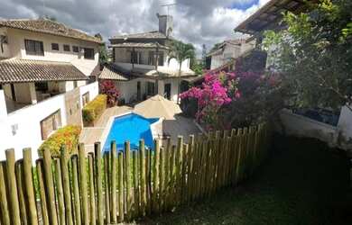 Imagem: A casa possui 4 Dormitórios, 5 Banheiros, 700m² de Área e