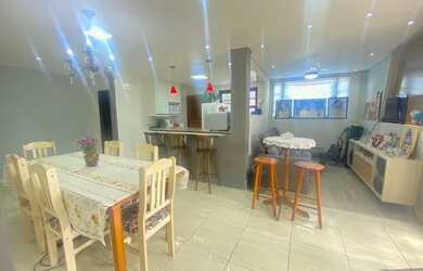 Imagem 6: Sobrado com 2 Apartamentos total de 6 Quartos no Centro de Guaratuba