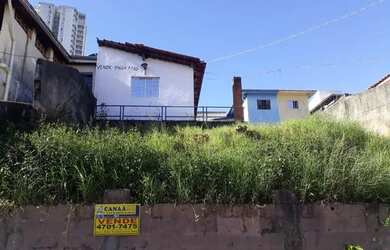 Imagem: A casa possui 3 Dormitórios, 2 Banheiros, 4 Vagas na garagem