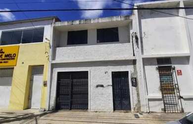 Imagem: A casa possui 4 Dormitórios, 3 Banheiros, 200m² de Área e