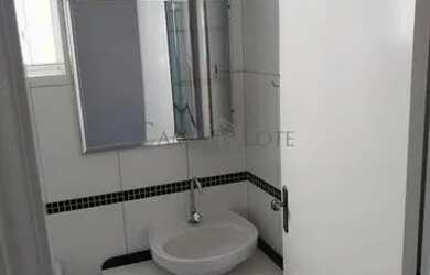 Imagem: A casa possui 1 Dormitório, 1 Banheiro, 1 Vaga na garagem e