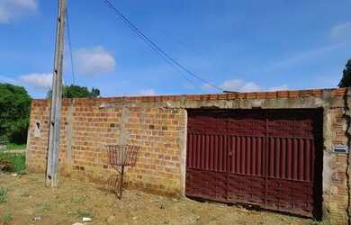 Imagem: A casa possui 1 Dormitório, 1 Banheiro, 4 Vagas na garagem