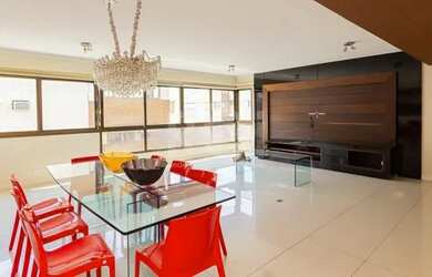 Imagem: O apartamento possui 3 Dormitórios, 2 Banheiros, 2 Vagas na