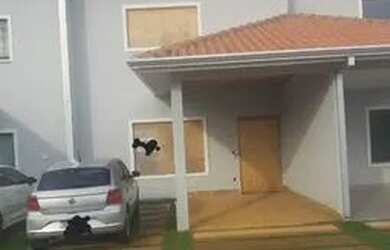Imagem: A casa em condomínio possui 3 Dormitórios, 3 Banheiros, 2