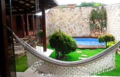 Imagem: A casa possui 2 Dormitórios, 2 Banheiros, 1 Vaga na garagem