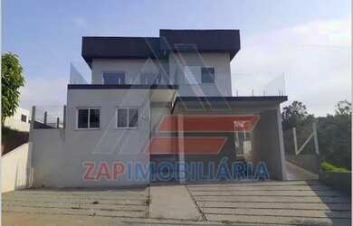 Imagem: A casa em condomínio possui 4 Dormitórios, 4 Banheiros, 4