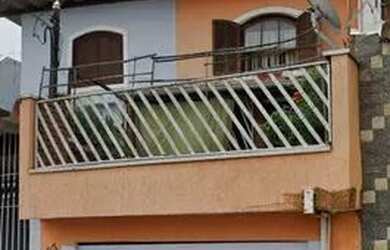 Imagem: A casa possui 2 Dormitórios, 3 Banheiros, 2 Vagas na garagem