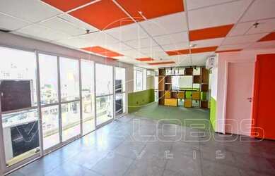 Imagem: O depósito possui 5 Vagas na garagem e 219m² de Área e está