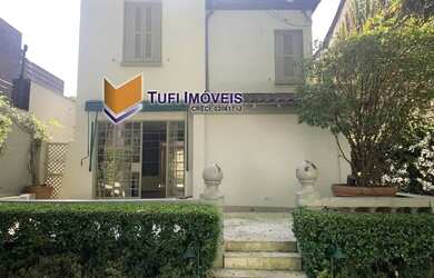 Imagem: A casa possui 3 Dormitórios, 5 Banheiros, 3 Vagas na garagem