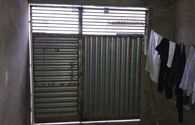 Imagem: A casa possui 2 Dormitórios, 1 Banheiro, 1 Vaga na garagem