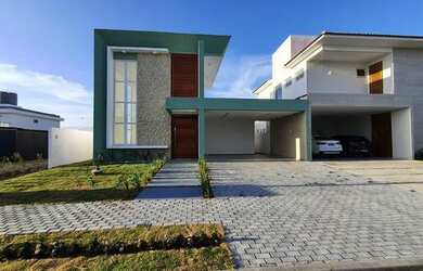 Imagem: A casa possui 3 Dormitórios, 2 Banheiros, 4 Vagas na garagem