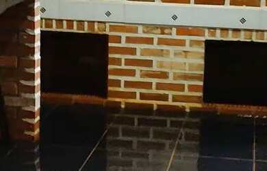 Imagem: A casa possui 2 Dormitórios, 1 Banheiro, 1 Vaga na garagem