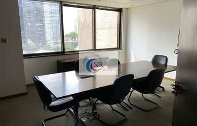 Imagem: O depósito possui 5 Vagas na garagem, 888m² de Área e está